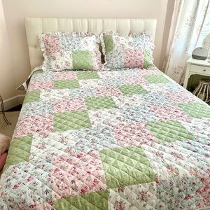 Rachel Ashwell Shabby Chic Patchwork Quilt - Queen